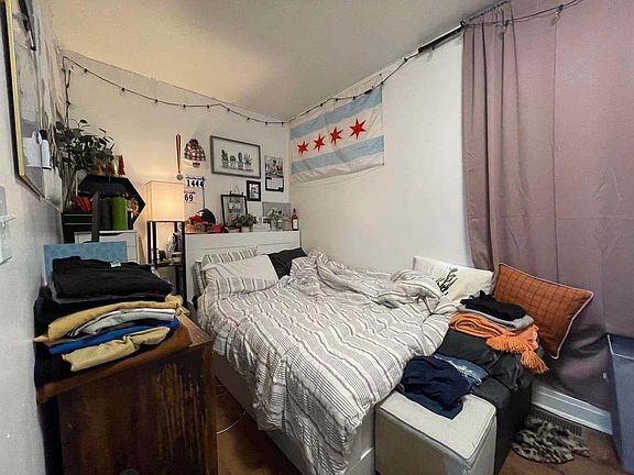 5th image of 3624 S Wood St #1