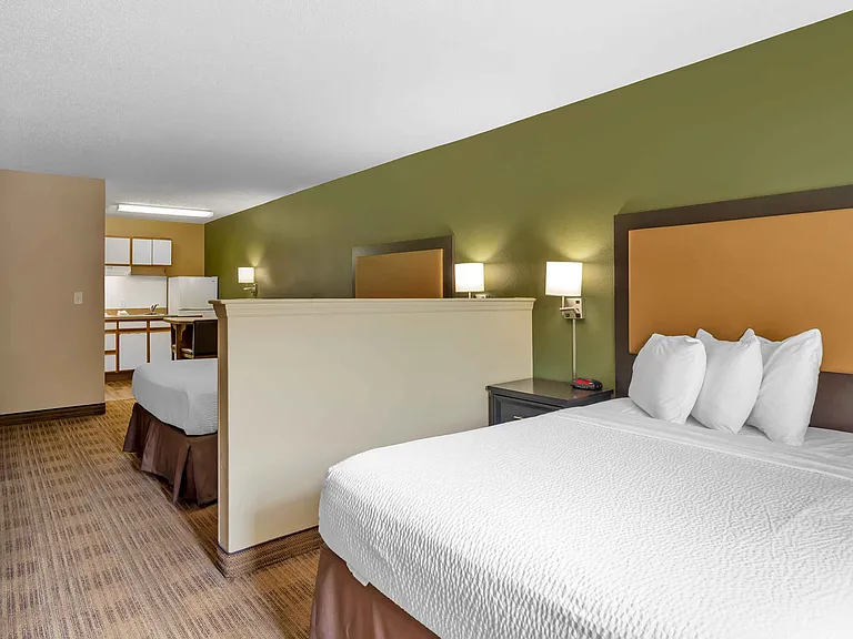 Studio Suite - 2 Full Beds