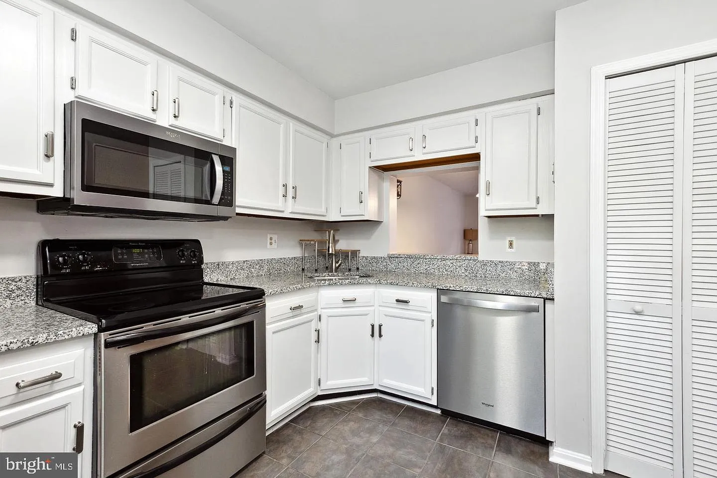 3 bed, 3.5 bath, 1542 sqft, $3,100 — Photo 4