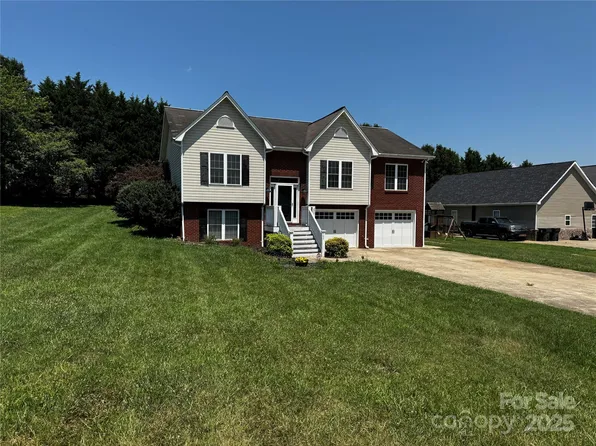 147 Freshfield Dr, Hudson, NC 28638