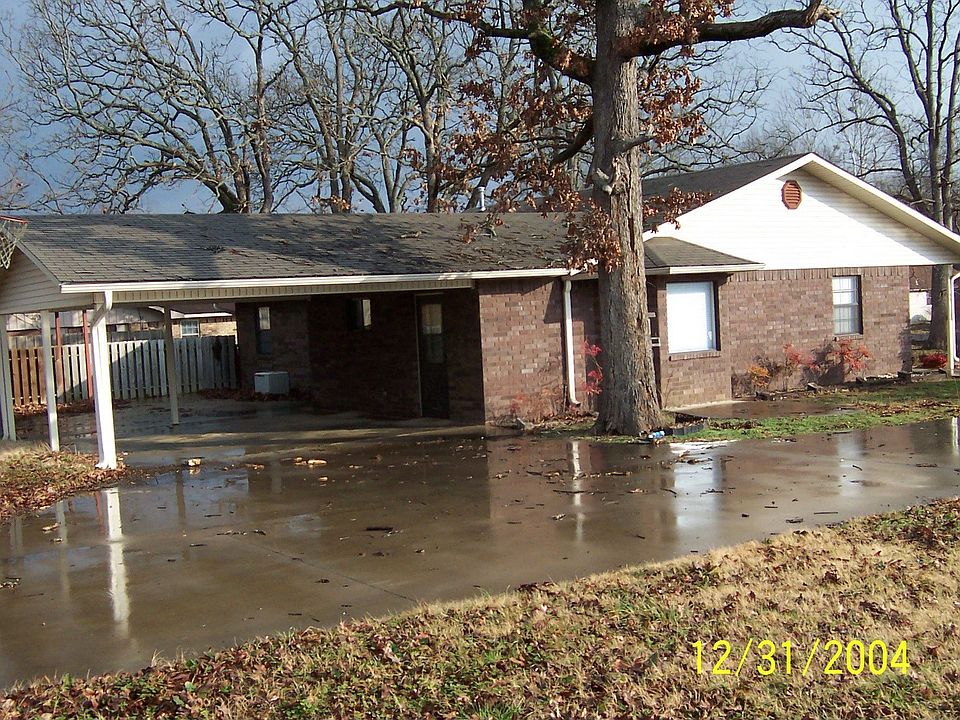2nd image of 450 Red Bud St