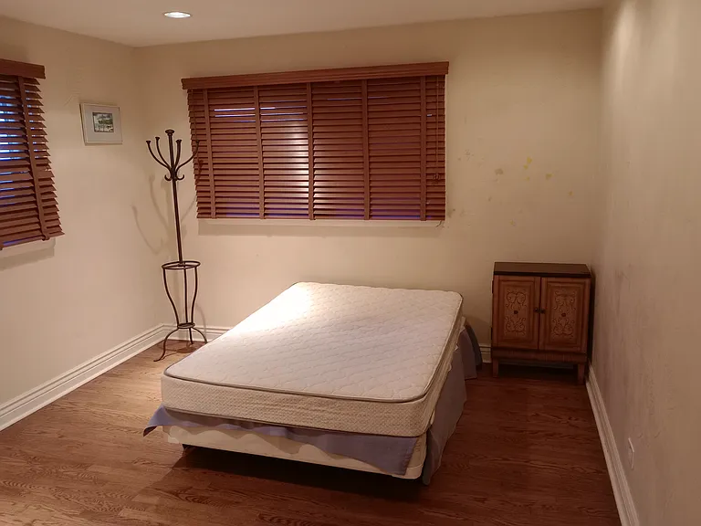 268 Oxford Ave — Photo 2