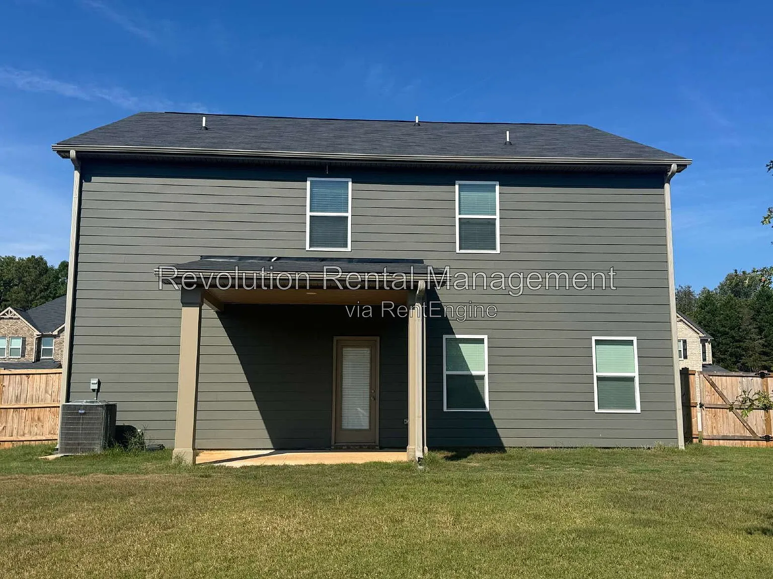 4 bed, 3.0 bath, 2500 sqft, $2,800 — Photo 2