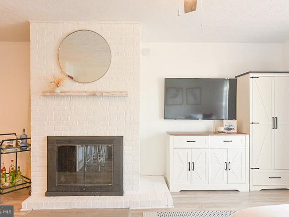 5th image of 135 Newport Bay Dr Unit 8