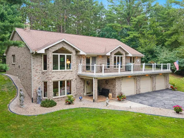 2727 Brook Hills Dr, Green Bay, WI 54313