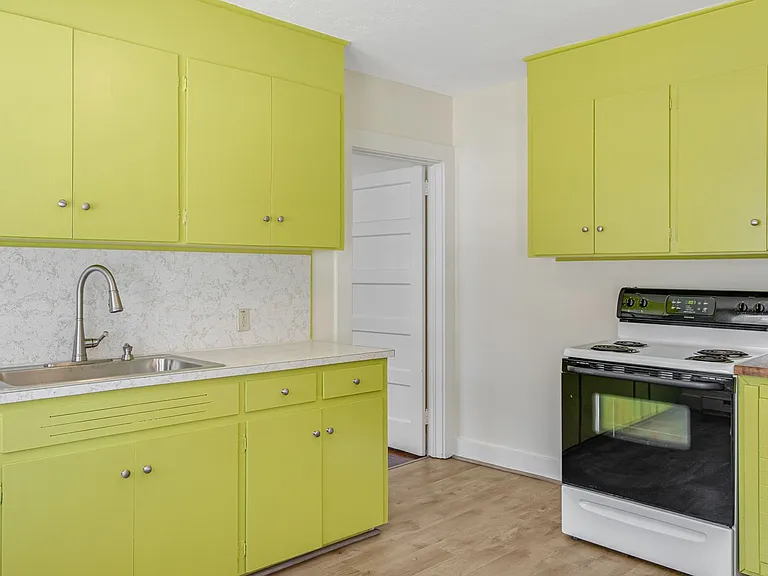303 Dennis St — Photo 15