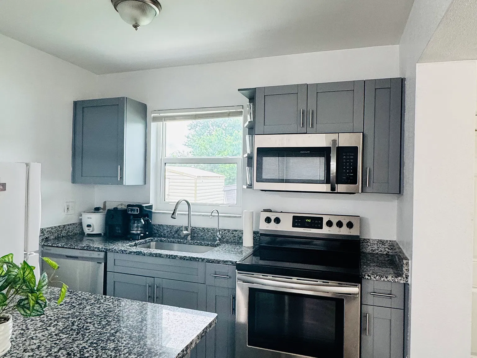 2 bed, 740 sqft, $1,800 — Photo 4