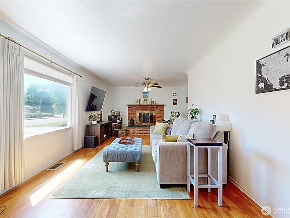3rd image of 1328 Modoc Street