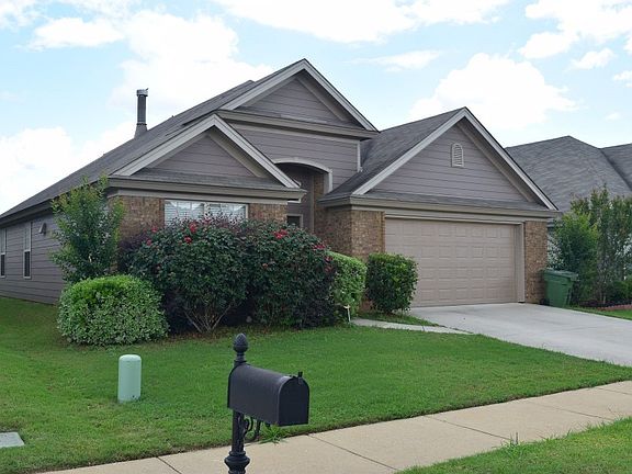 2nd image of 808 Charlemont Ln