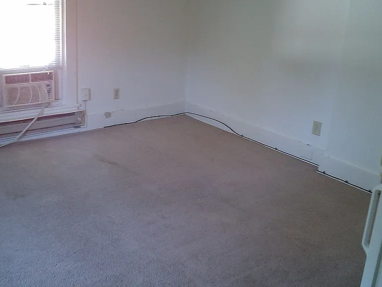402 W Clark St — Photo 15