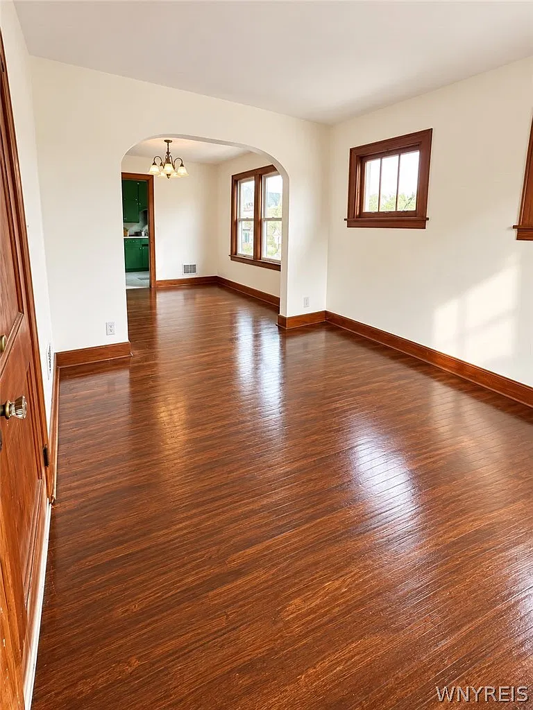 2 bed, 1.0 bath, 1600 sqft, $1,150 — Photo 2