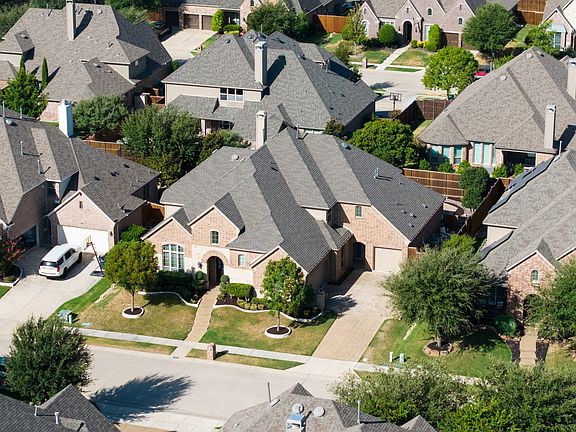 3rd image of 900 Blue Ridge Dr