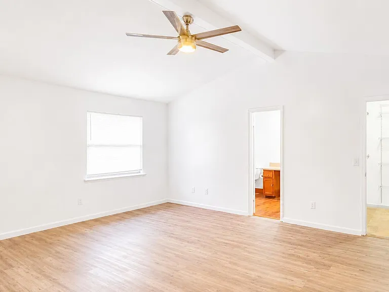 4727 Southern Pacific Dr — Photo 9