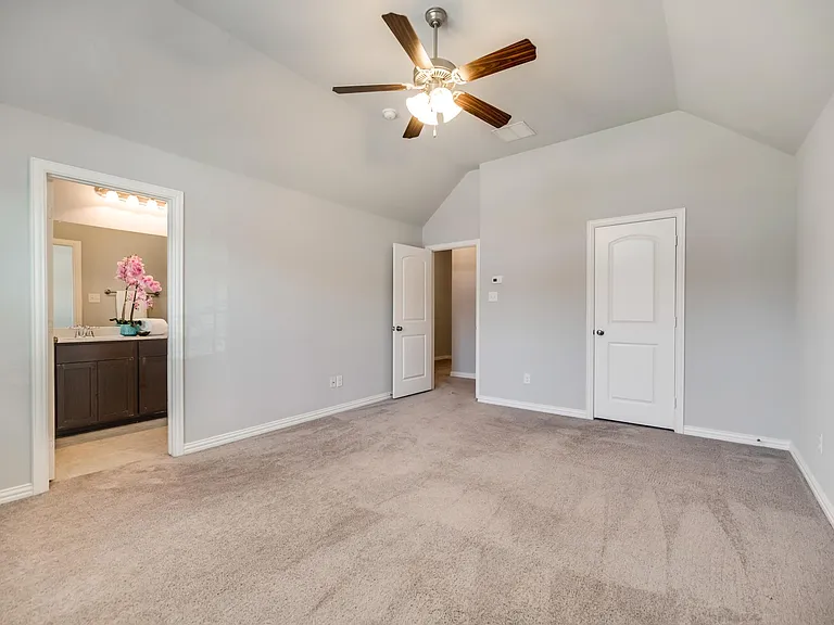 916 Brookville Ct — Photo 18