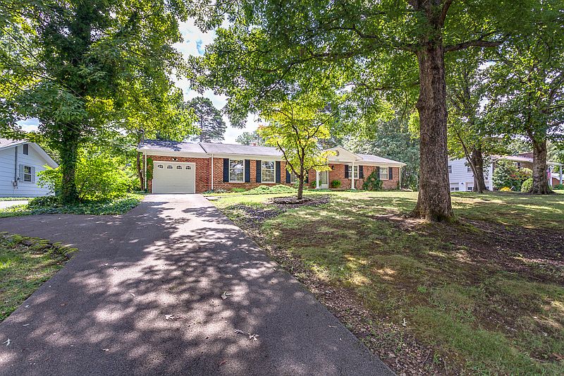 1st image of 5707 Chesswood Dr