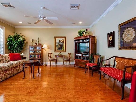 3rd image of 204 S Church Ave