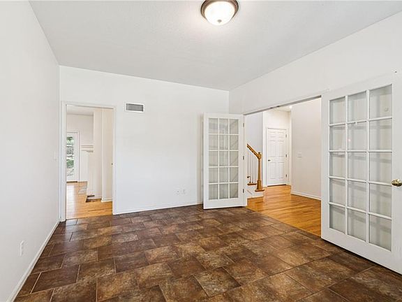 5th image of 1024 Redwood Ln