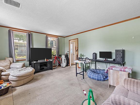 4th image of 821 Eastern AVENUE