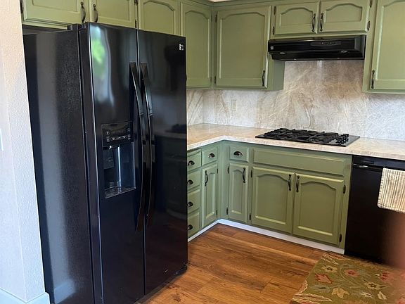 5th image of 901 Greenfield Ave