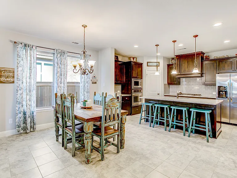 2715 Sky Ridge Rd — Photo 4