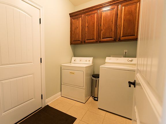 Laundry, Garage Access