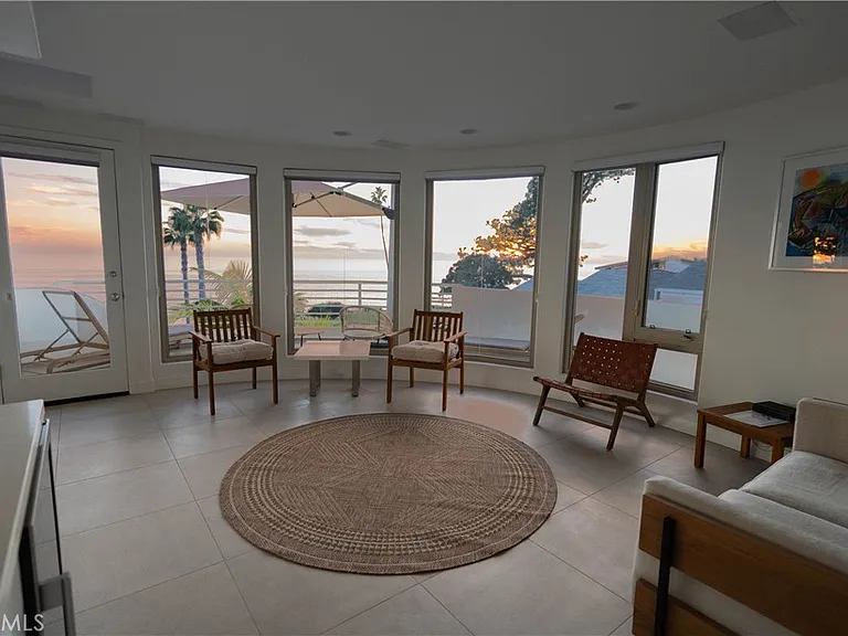 558 Cliff Dr — Photo 23