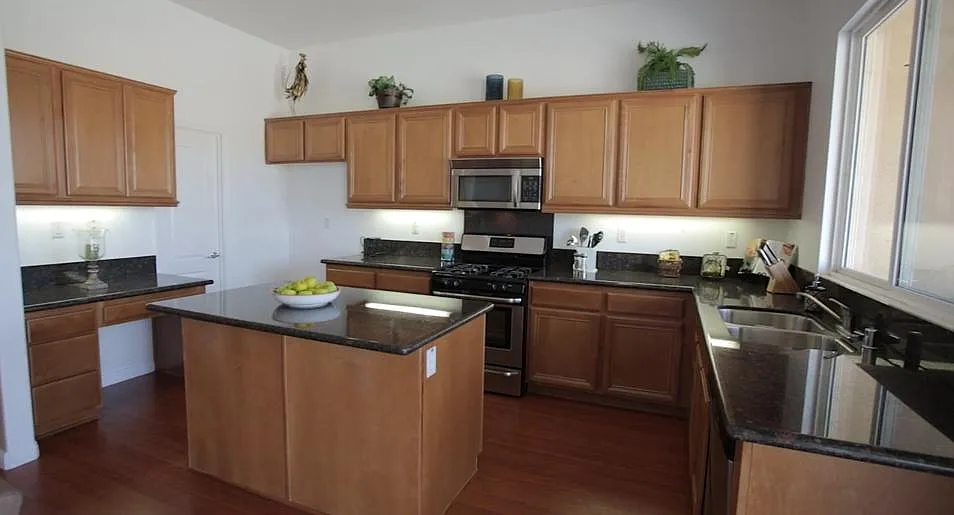 2 bed, 1364 sqft, $2,750 — Photo 3