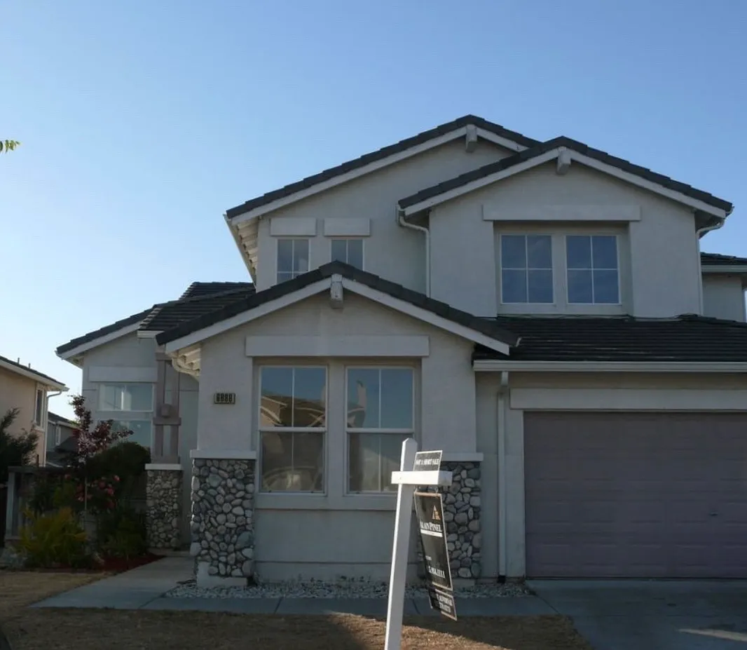 4 bed, 2556 sqft, $4,250 — Photo 1