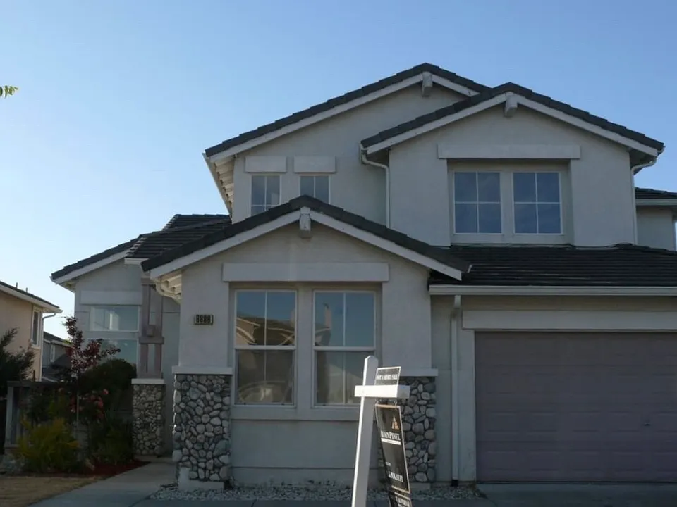 6886 Sunriver Ln