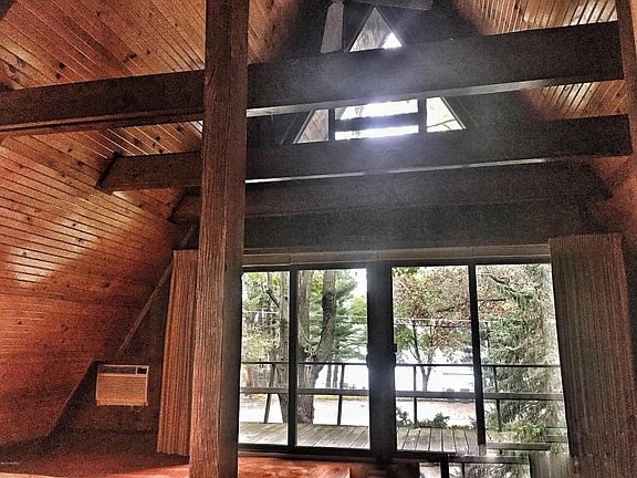 3rd image of 627 Aquaview Dr