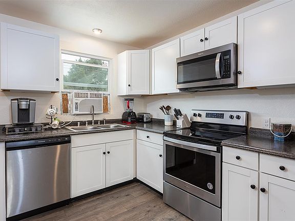 2nd image of 33 E Heroy Ave