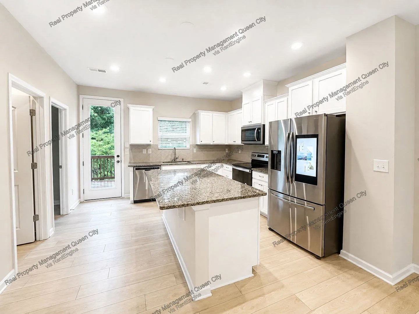 4 bed, 3.5 bath, 1796 sqft, $2,125 — Photo 2