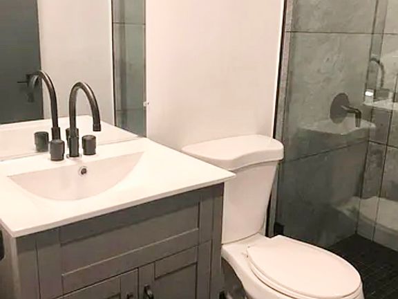 3rd image of 5731 Lexington Ave #203