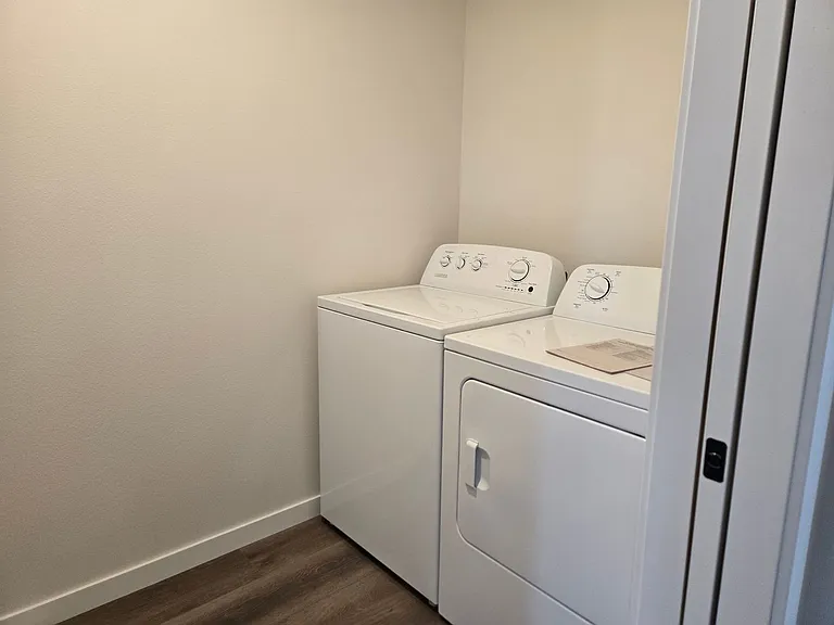 1608-1630 Aspen Ct NE — Photo 28