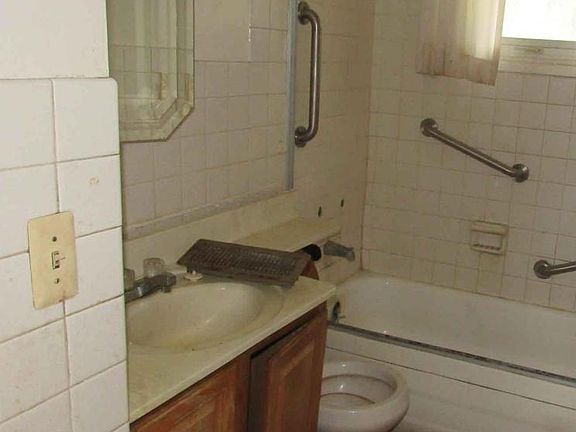 3rd image of 22 Bonita Dr