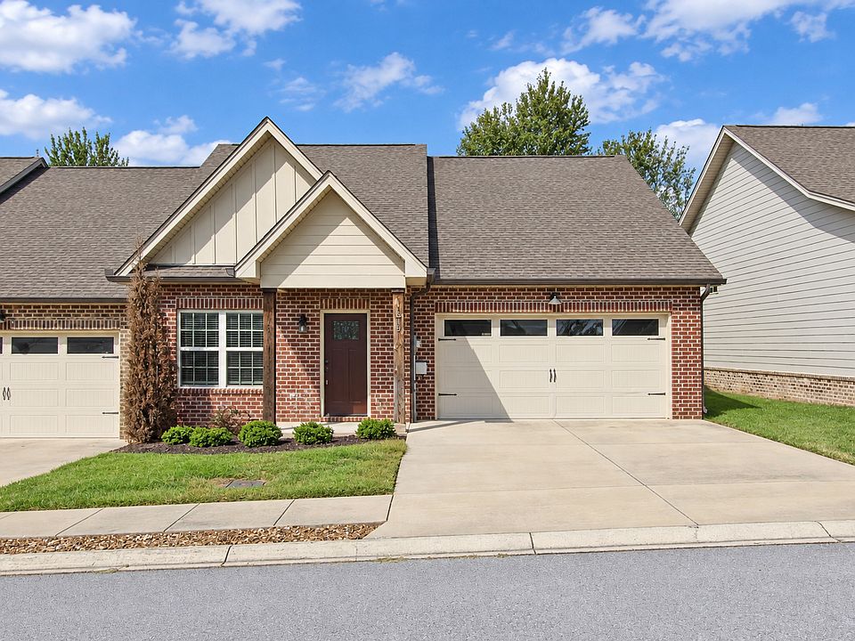 1st image of 242 Cypress Rdg