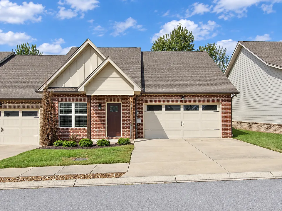 242 Cypress Rdg