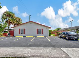 614 Holly Dr, Palm Beach Gardens, FL 33410