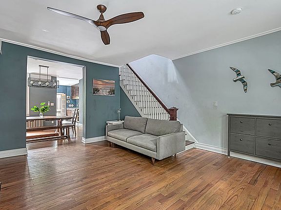 3rd image of 21 E 18th St