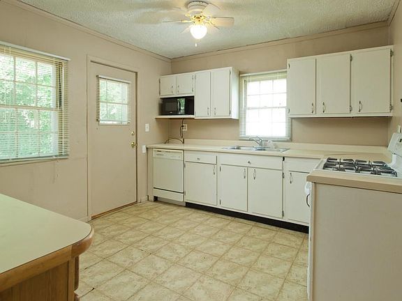 4th image of 7444 Blaisdell Ave