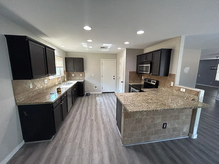 18336 W Hayden Dr — Photo 2