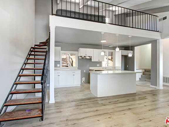 3rd image of 1011 Park St
