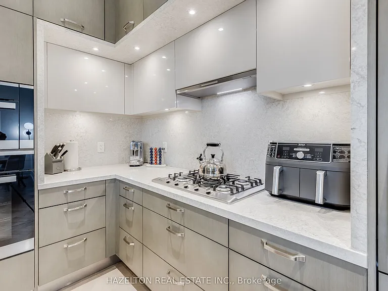 455 Wellington St W #301 — Photo 12