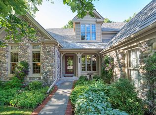 580 Park Cir, Elm Grove, WI