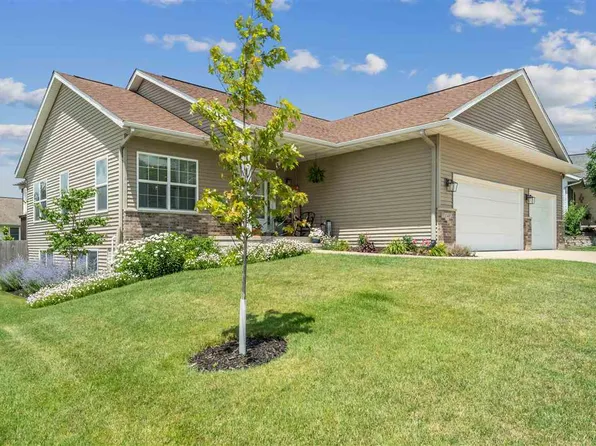 1402 Wolf Dr NW, Cedar Rapids, IA 52405