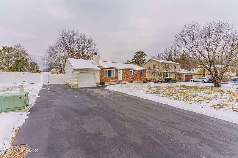 3rd image of 15 Woodridge Street