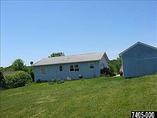 2nd image of 904 Sunrise Ln