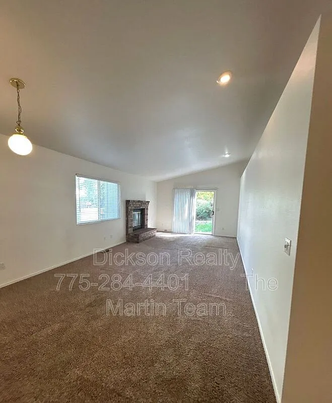3 bed, 2.0 bath, 1164 sqft, $2,350 — Photo 3