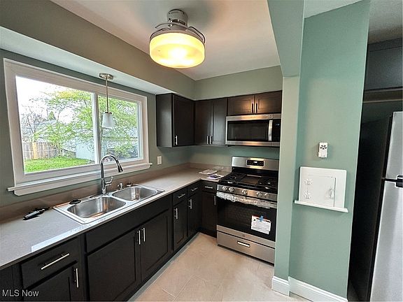 5th image of 13311 Maplerow Ave