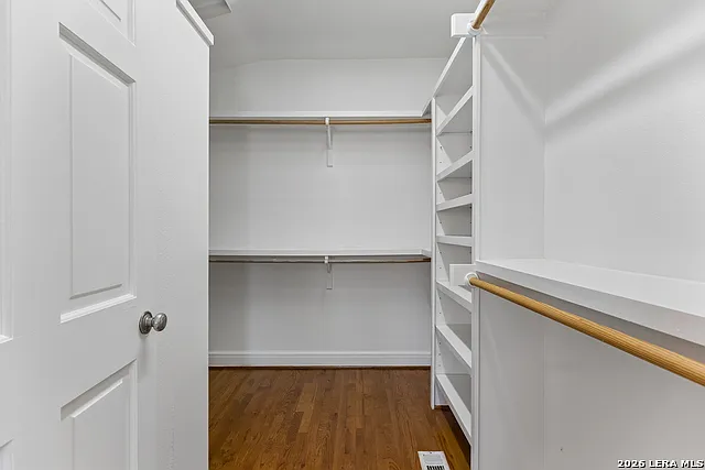 120 Lamont Ave — Photo 33